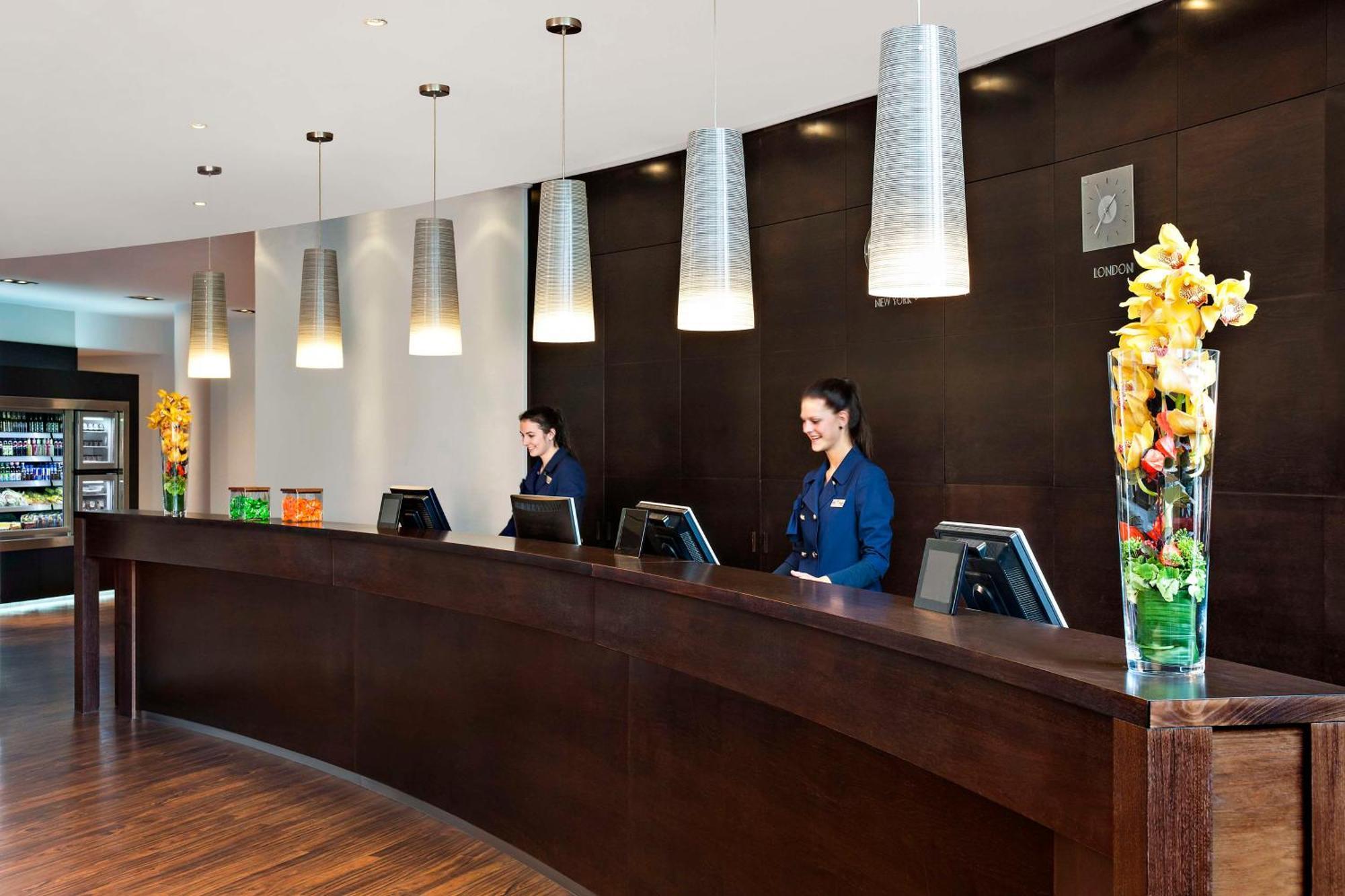 Nh Frankfurt Airport West Hotel 4*