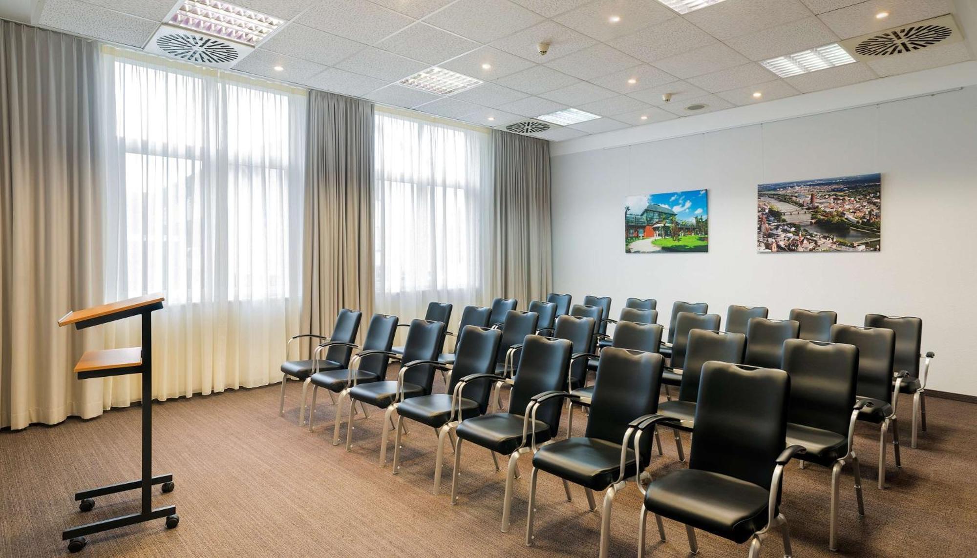 Nh Frankfurt Airport West Hotel 4*