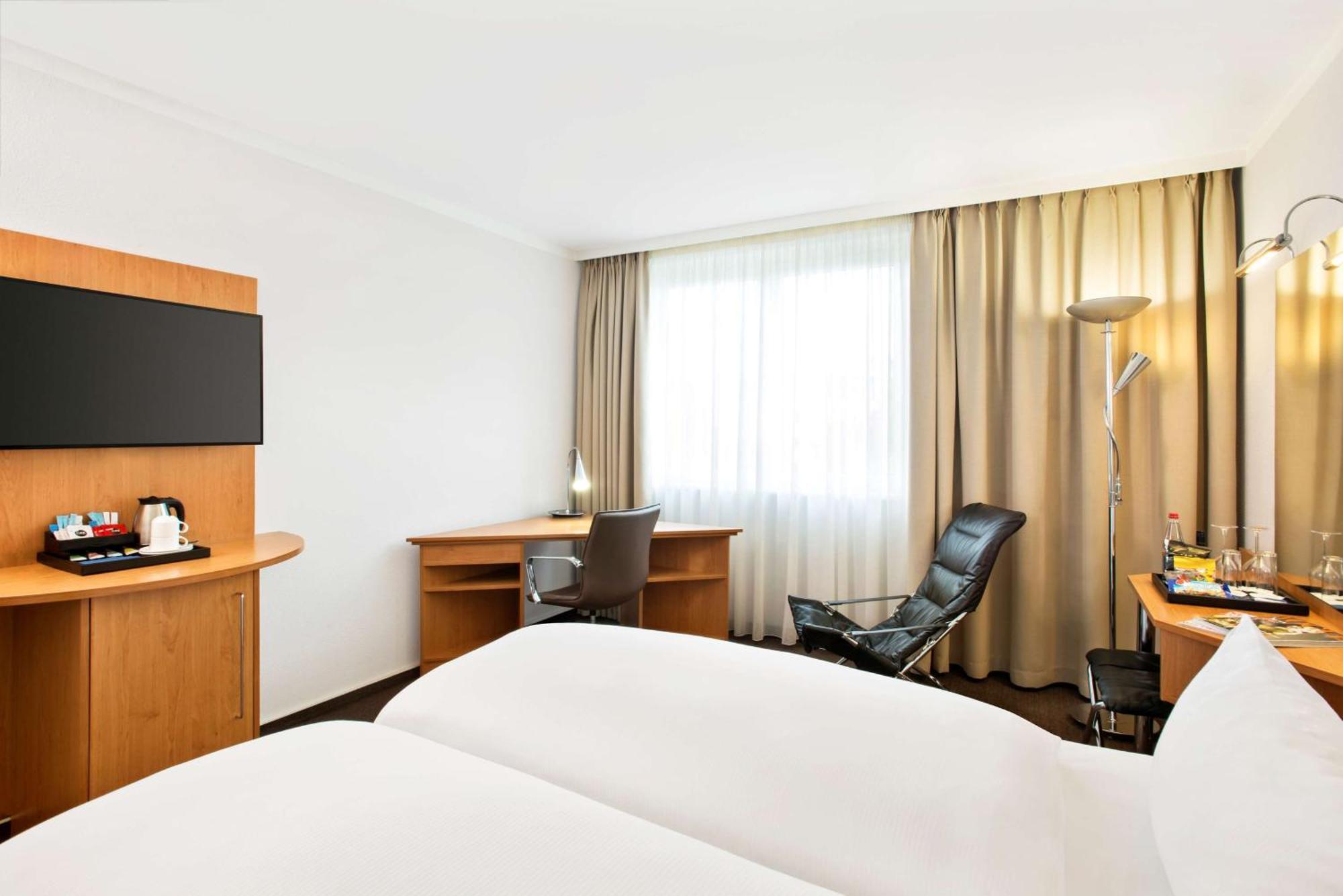 Nh Frankfurt Airport West 4*