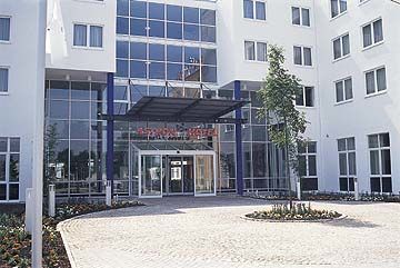 Nh Frankfurt Airport West 4*