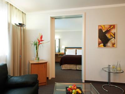 Nh Frankfurt Airport West Hotel 4*