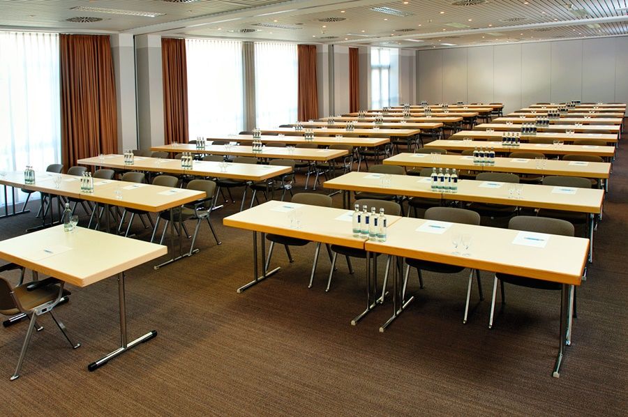 Nh Frankfurt Airport West Hotel 4*