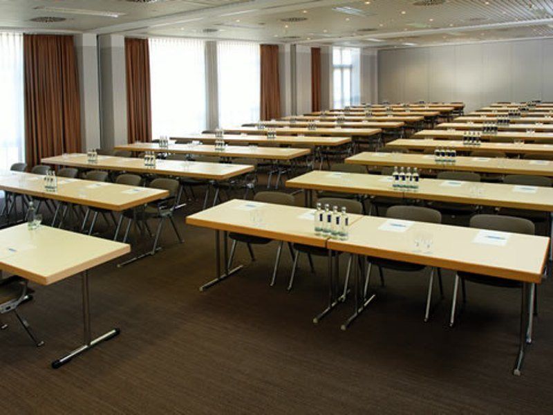 Nh Frankfurt Airport West 4*