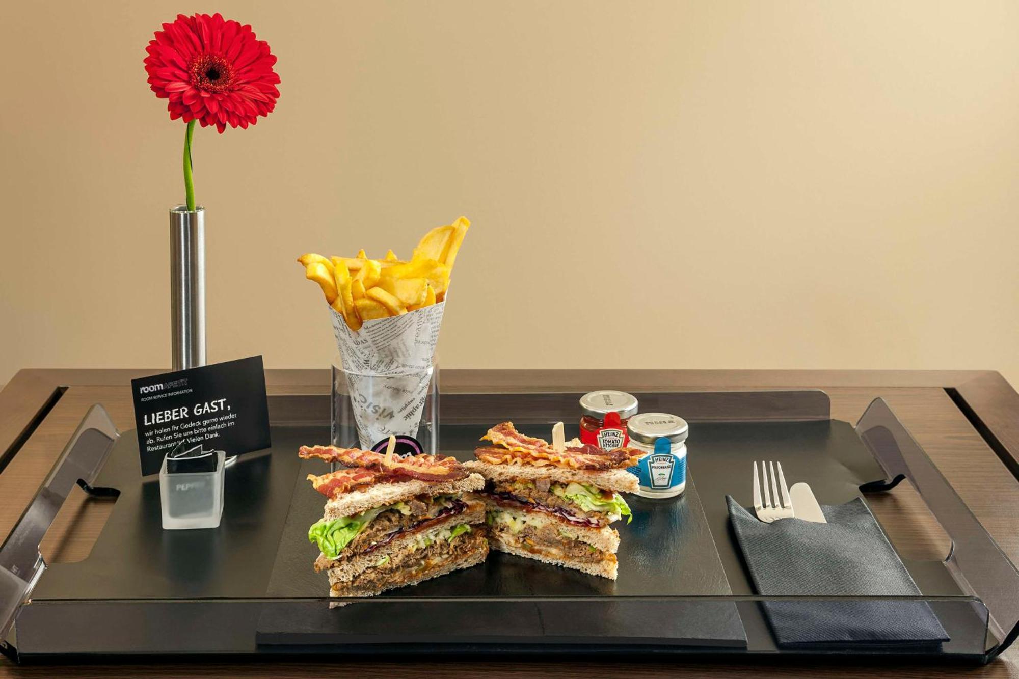 Nh Frankfurt Airport West Hotel 4*