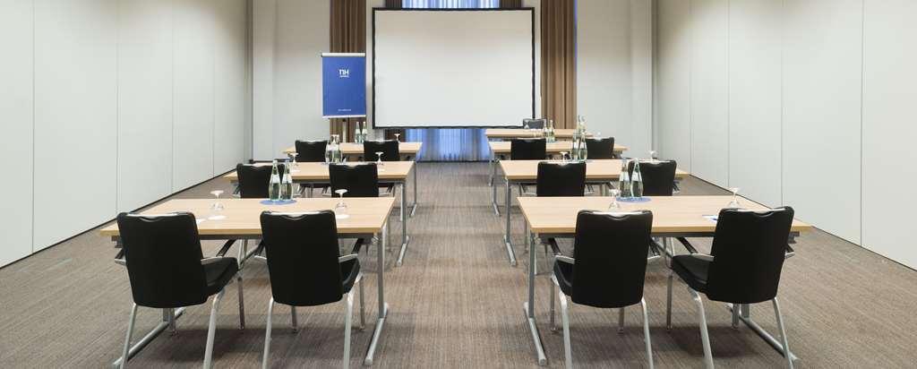 Nh Frankfurt Airport West Hotel 4*