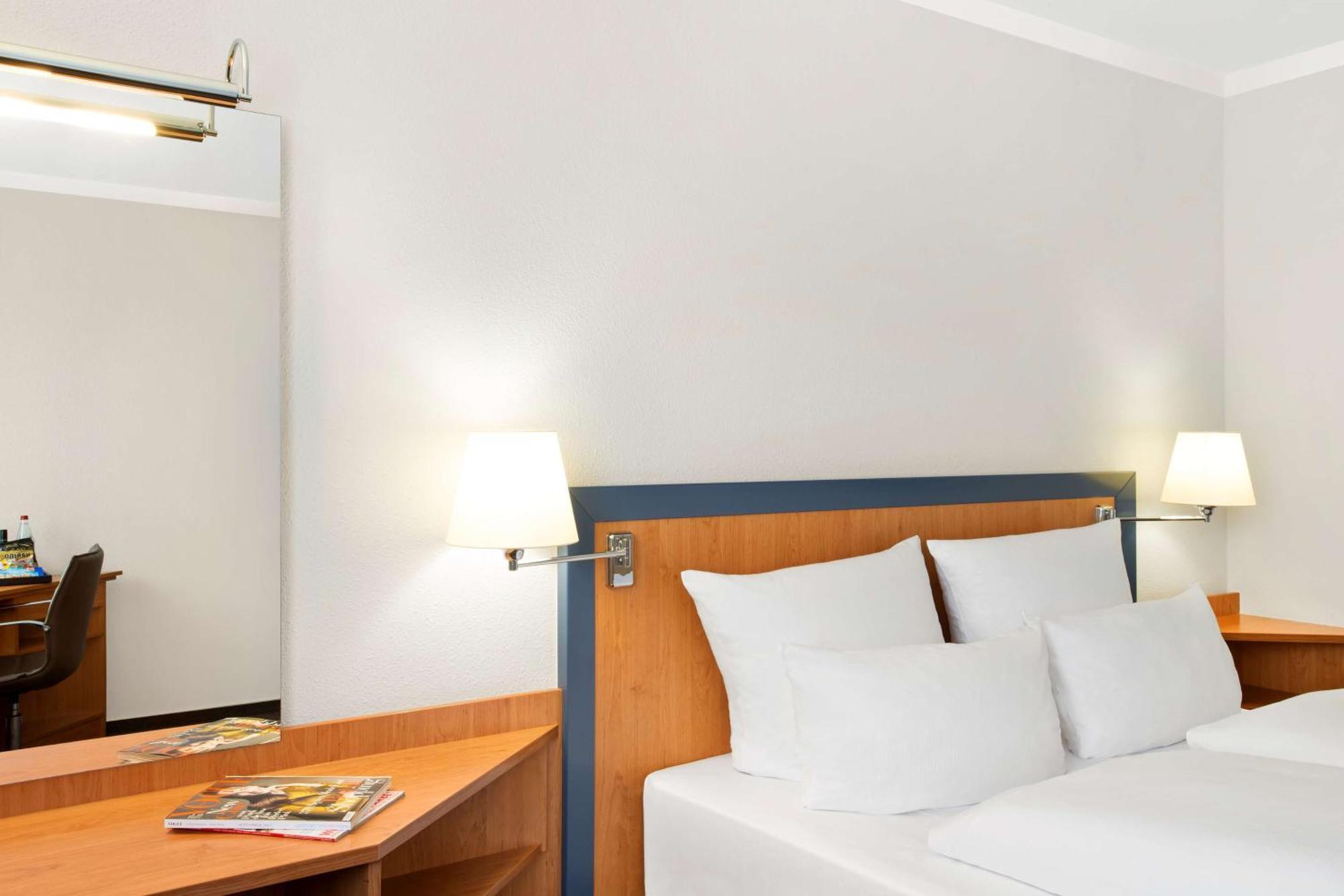Nh Frankfurt Airport West Hotel 4*