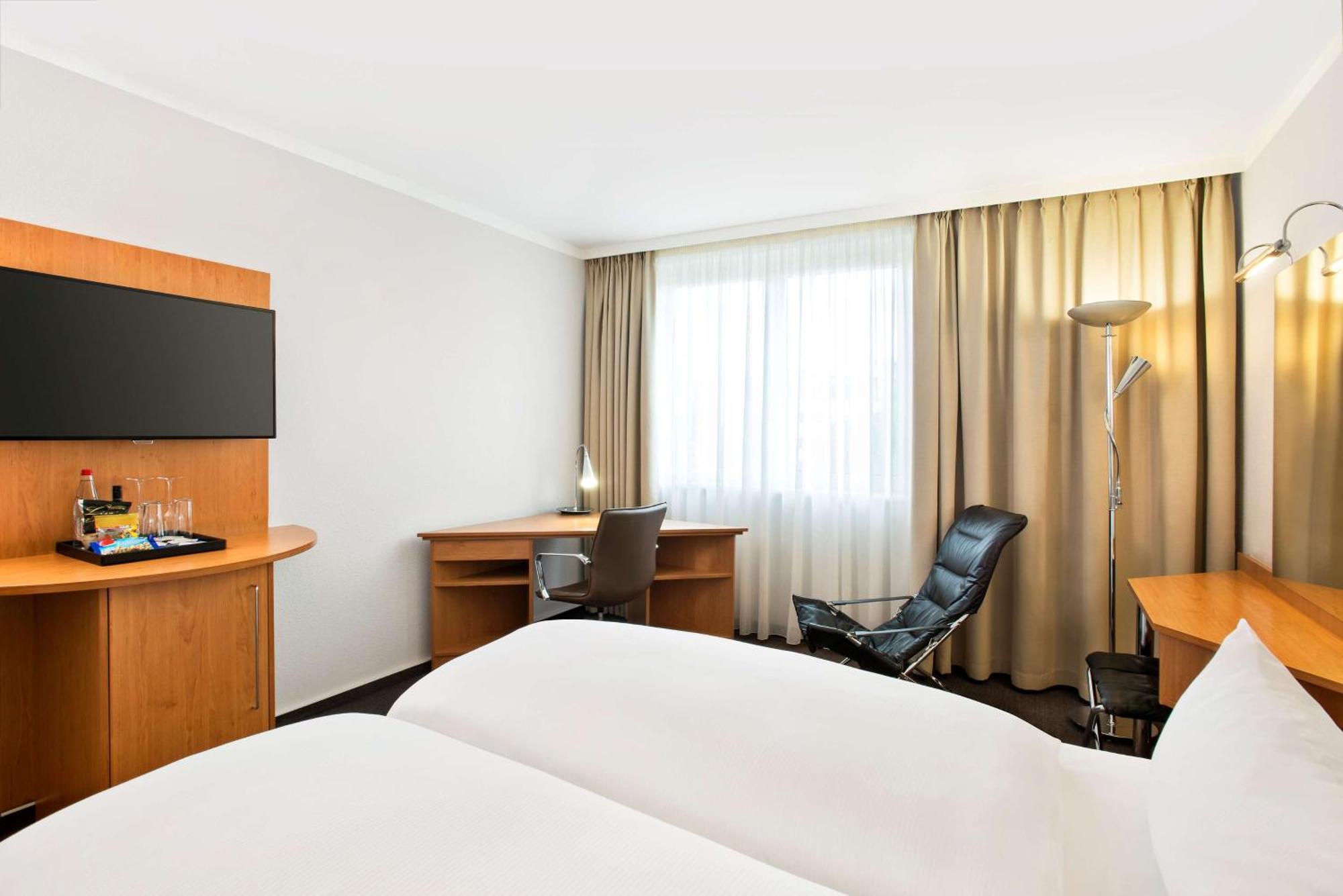 Hotel Nh Frankfurt Airport West 4*