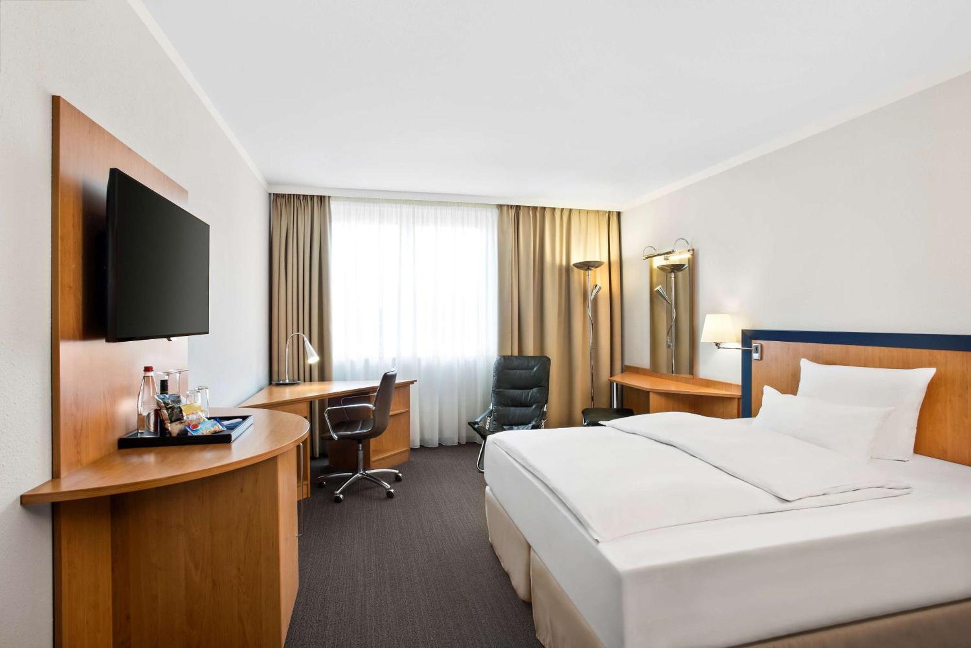Nh Frankfurt Airport West Hotel 4*