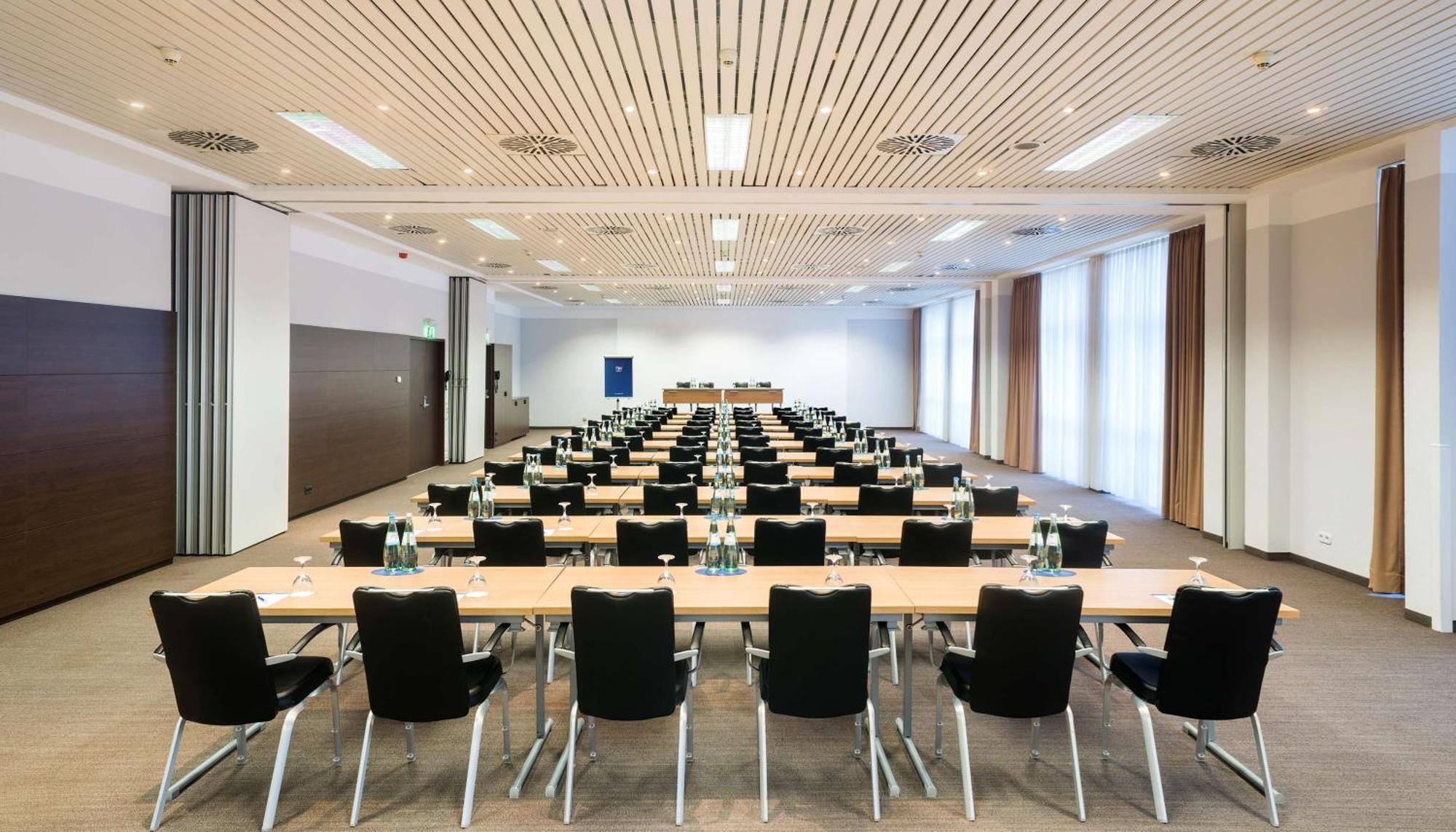 Nh Frankfurt Airport West 4*