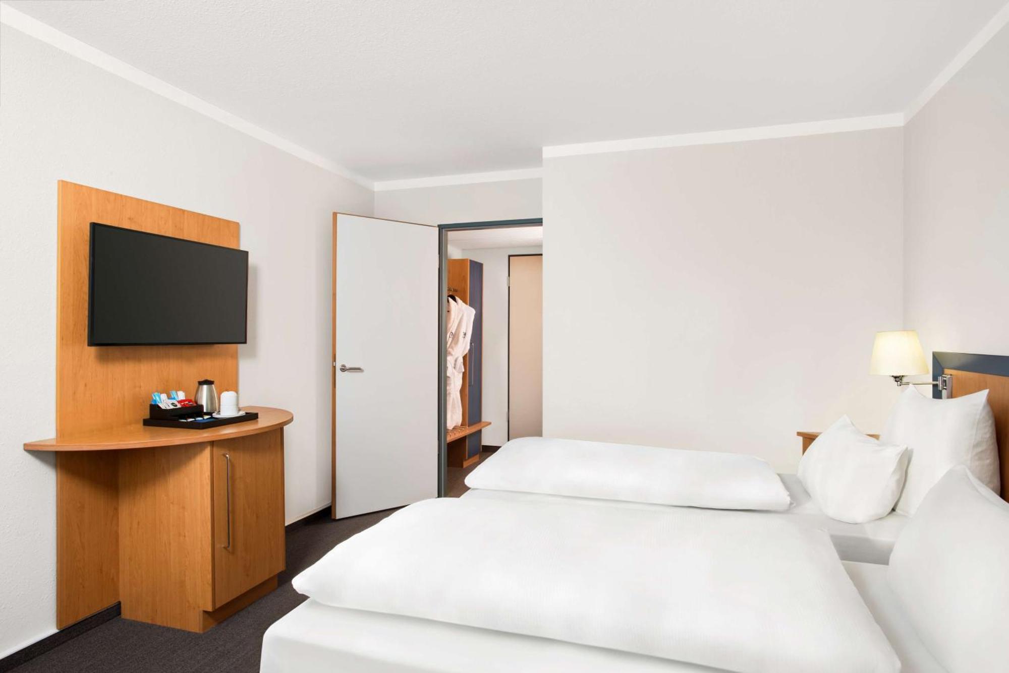 Hotel Nh Frankfurt Airport West 4*