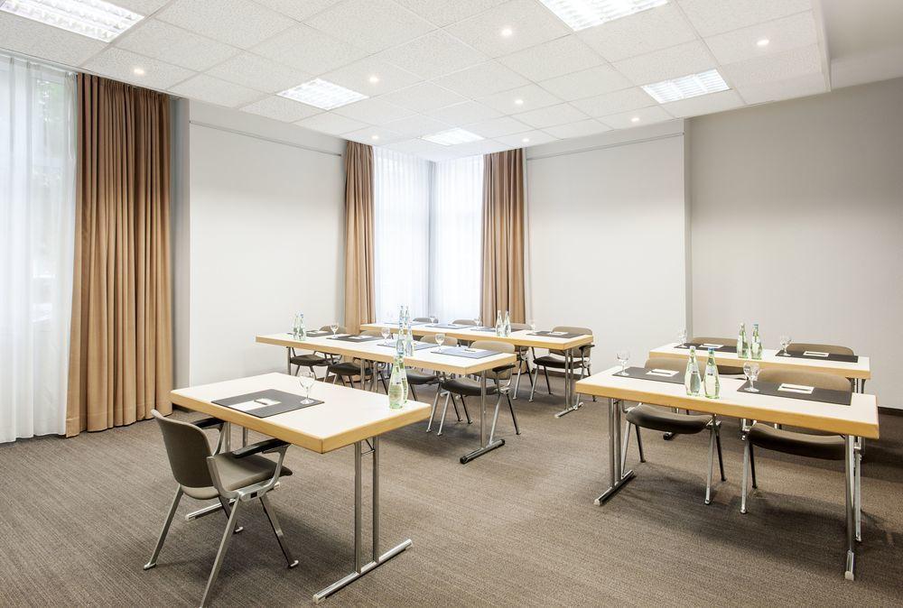 Nh Frankfurt Airport West Hotel 4*