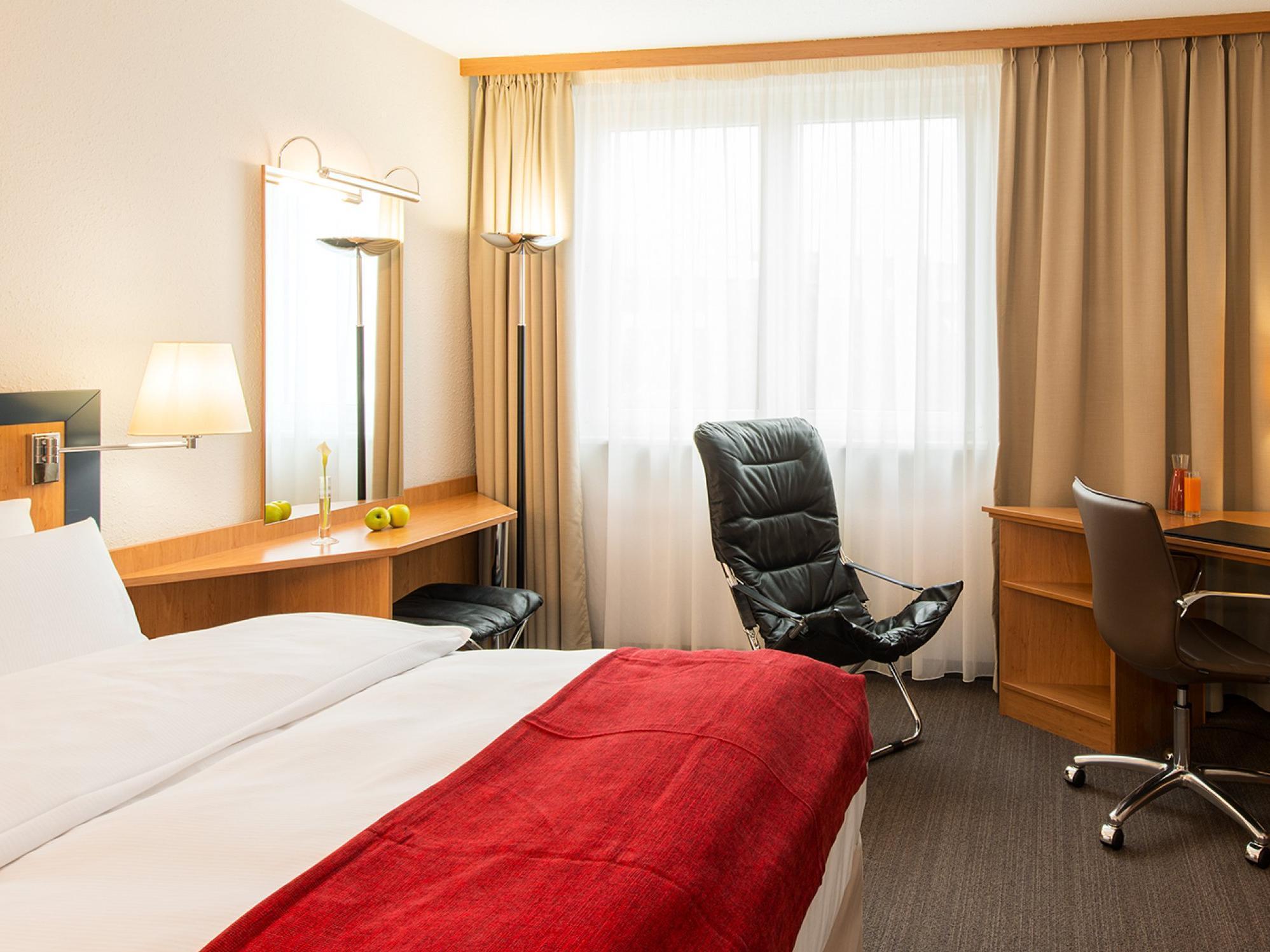 Nh Frankfurt Airport West 4*