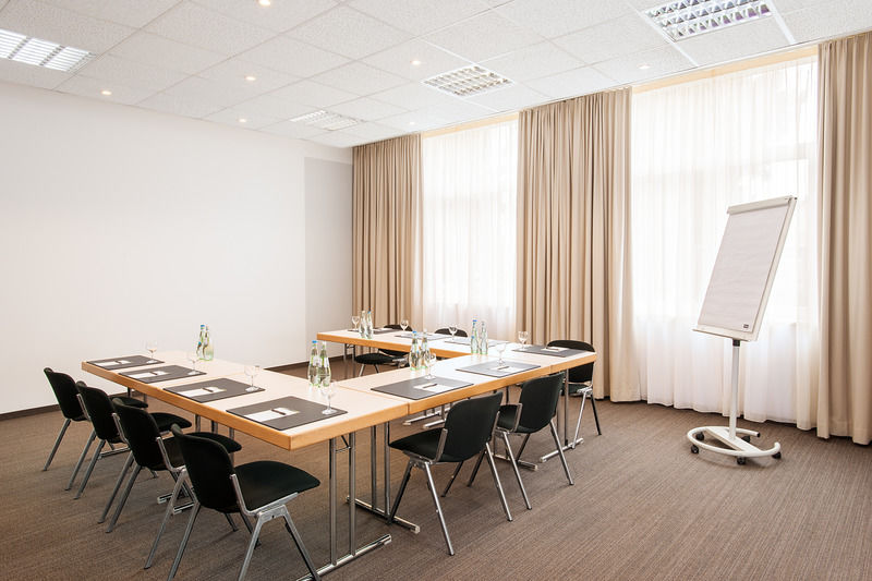 Hotel Nh Frankfurt Airport West 4*
