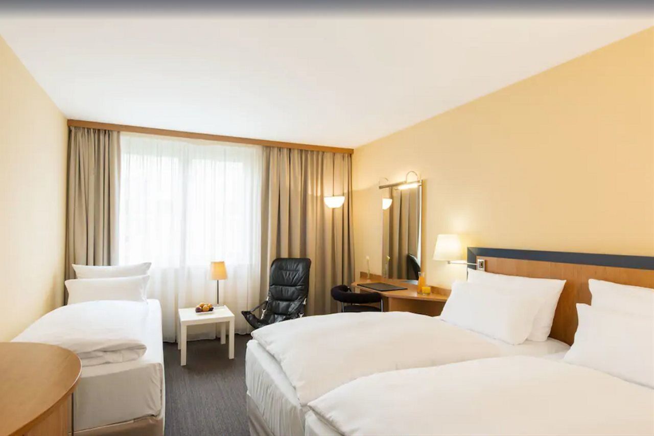 Nh Frankfurt Airport West 4*